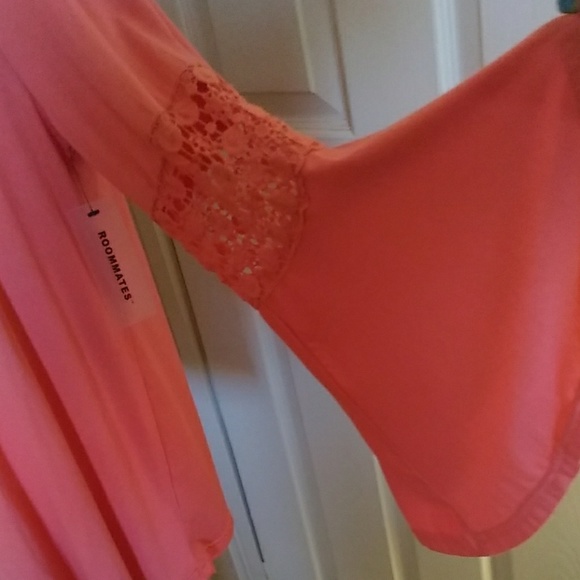 Roommates top - Picture 4 of 7